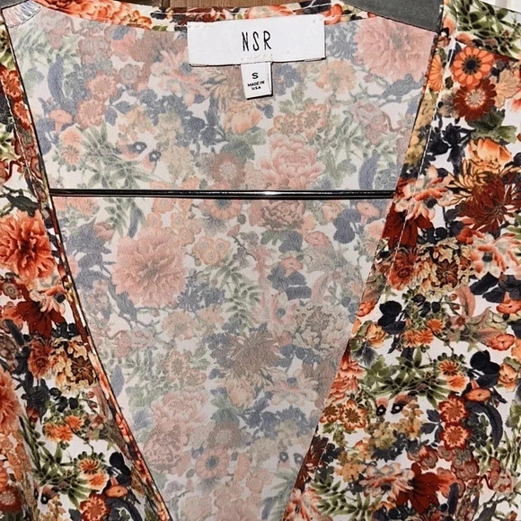 NSR Revolve Orange Floral Wrap Vneck Hi Low Cropped Top Size Small - Picture 5 of 6